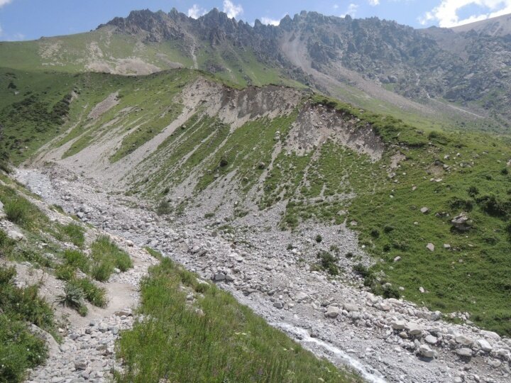 Сай Шаркратма по дороге к стоянке Рацека